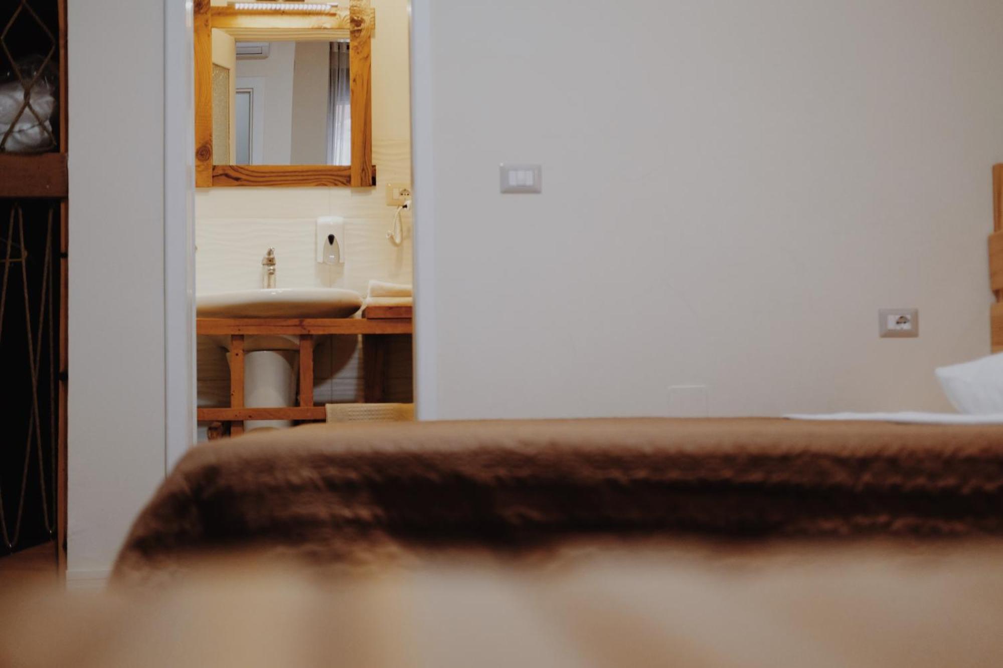 At Pikotiko'S - Korca City Rooms For Rent מראה חיצוני תמונה