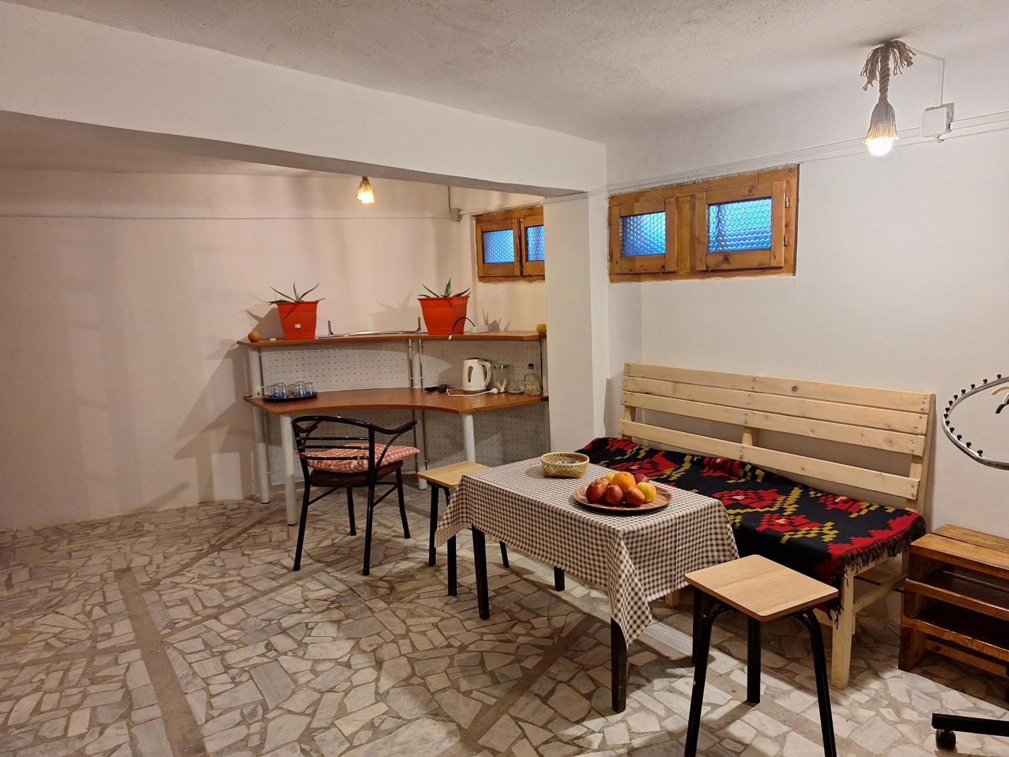 At Pikotiko'S - Korca City Rooms For Rent מראה חיצוני תמונה